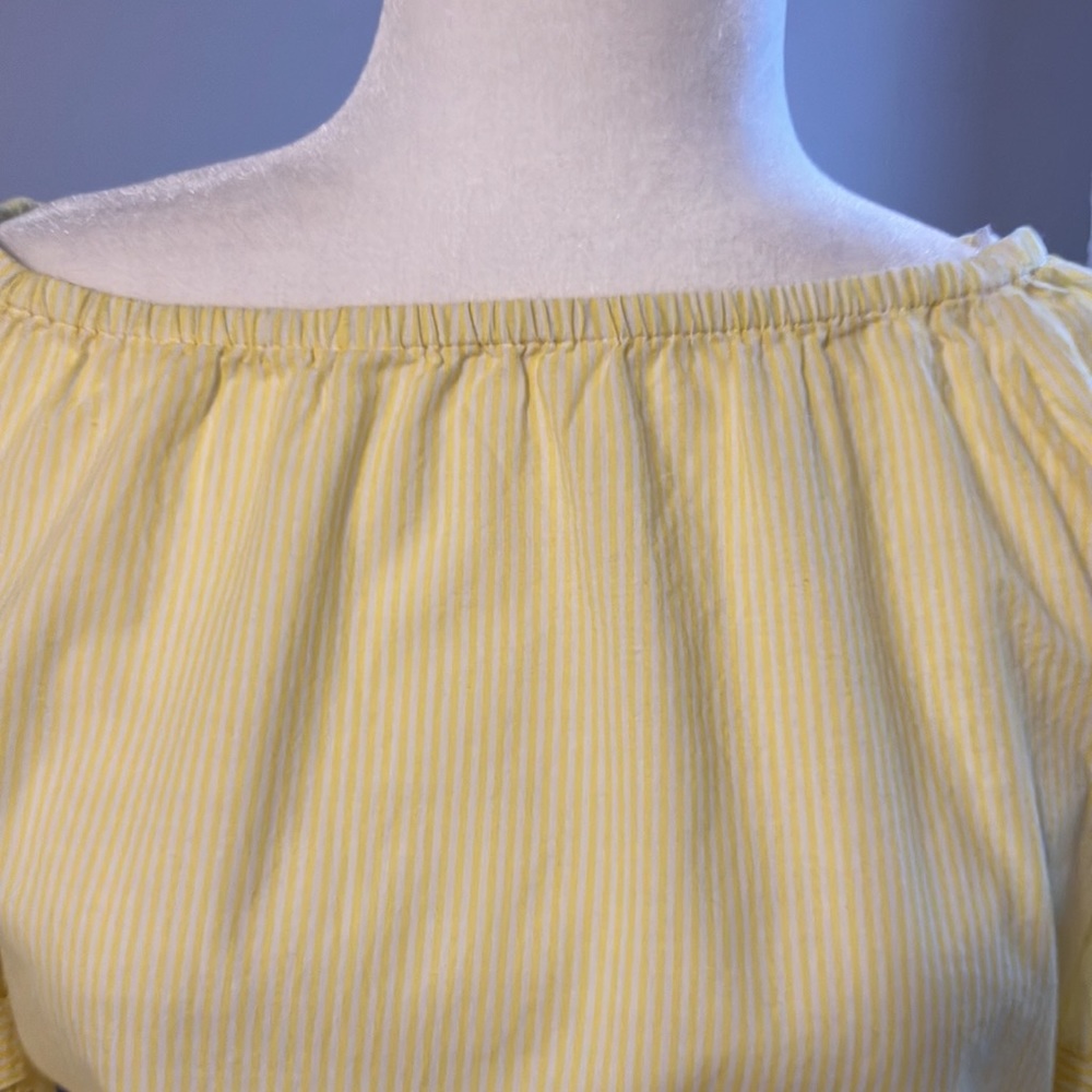 Yellow embroidered bell sleeve top S/M - Picture 2 of 9